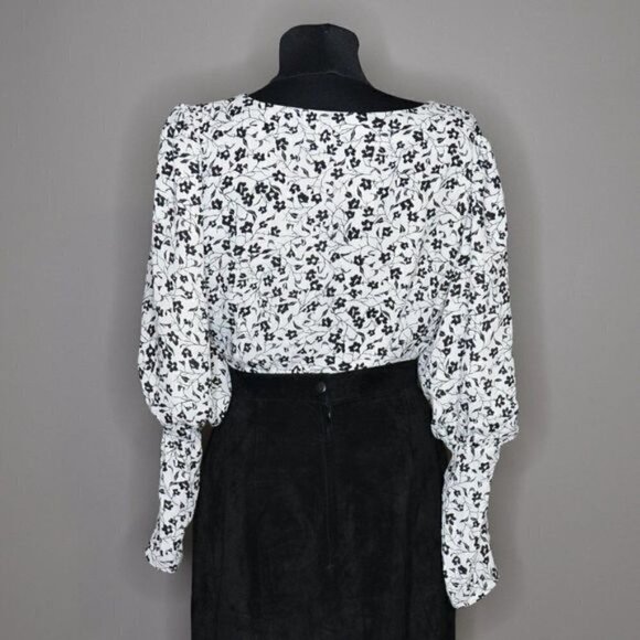 NWT ASTR Ivory Black Ditsy Wrap Blouse Sz M - Picture 3 of 9